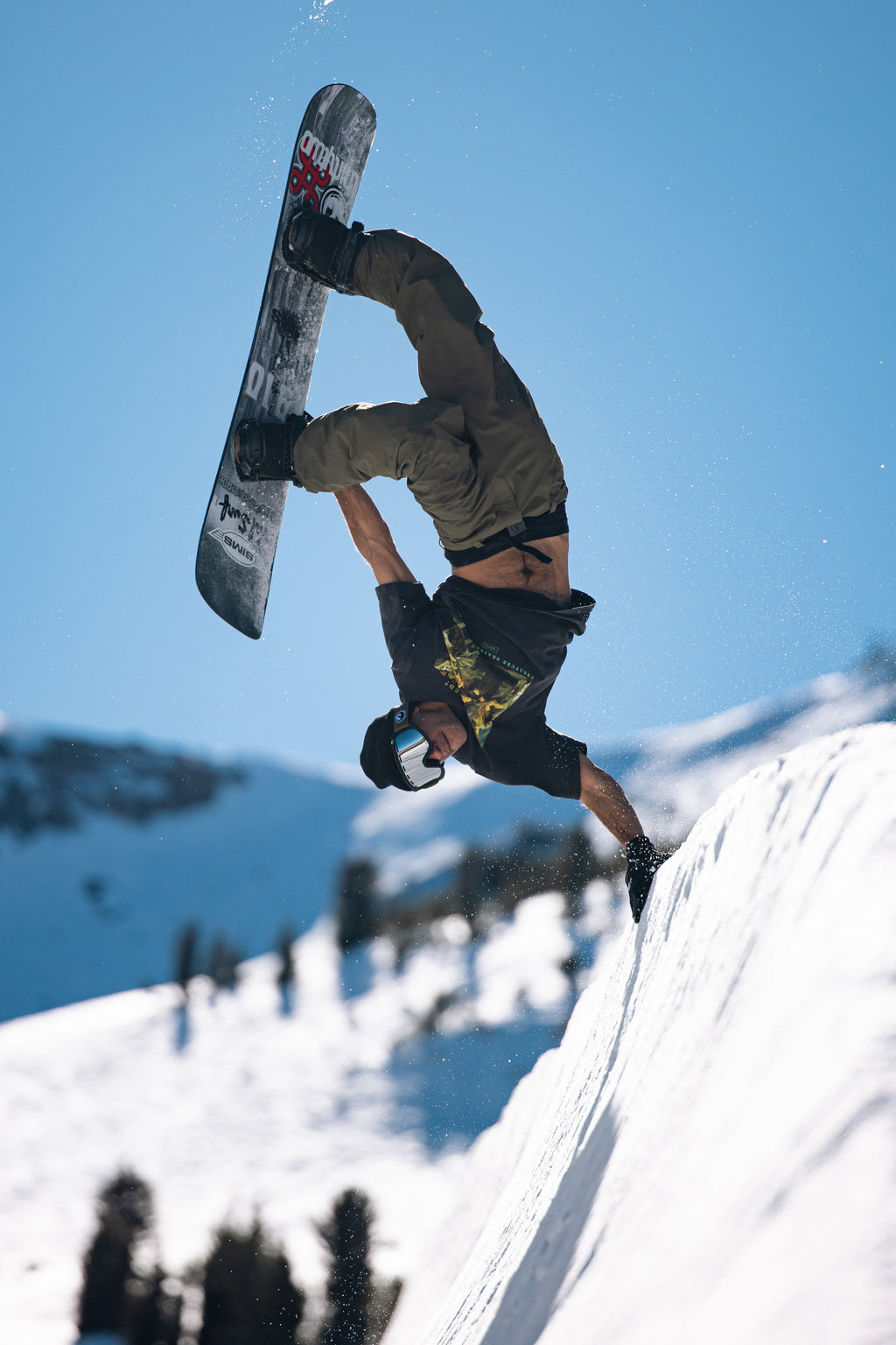 ThirtyTwo Black T32M FASE bindings in action at Mammoth — photo by Andrew Miller